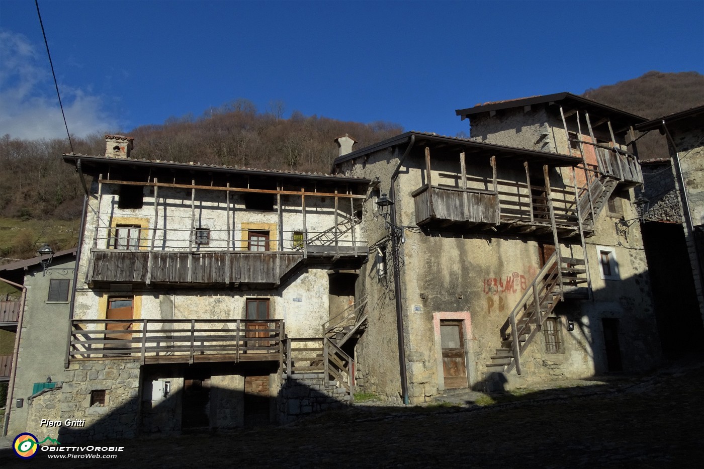 10 Antiche case del piccolo borgo di Catremerio.JPG